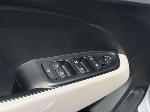 Used 2026 Hyundai Venue SEL FWD image 17