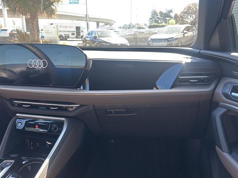 Used 2025 Audi Q5 Premium Plus w/ Premium Plus image 11