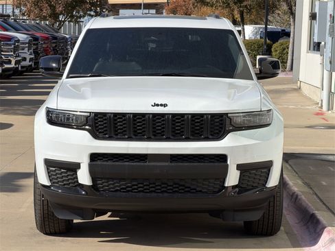 New 2025 Jeep Grand Cherokee L Altitude image 3