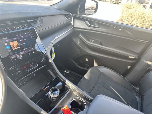 New 2025 Jeep Grand Cherokee Altitude image 22