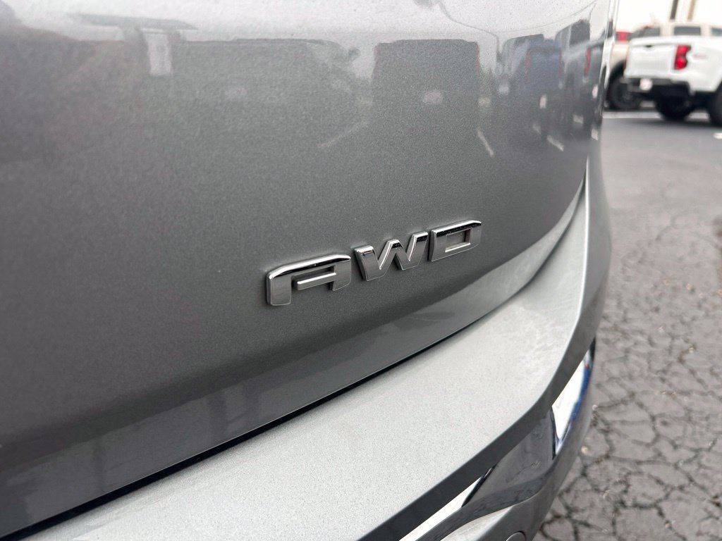 Used 2023 GMC Terrain Denali w/ Denali Premium Package AWD/4WD image 11