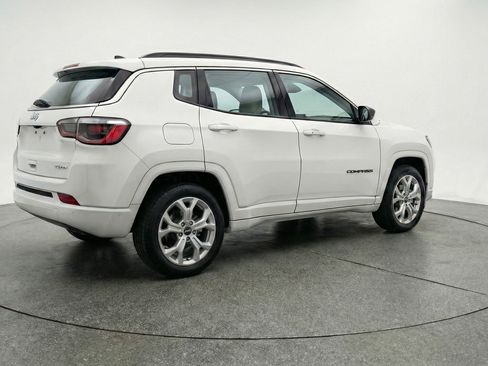 Used 2025 Jeep Compass Latitude image 9