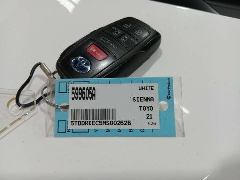 Used 2021 Toyota Sienna XSE w/ XSE Plus Package FWD image 25