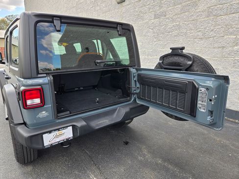 Used 2024 Jeep Wrangler Unlimited Sport AWD/4WD image 36