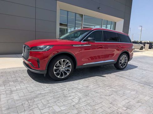 Certified 2025 Lincoln Aviator Reserve w/ Luxury Package AWD/4WD image 8