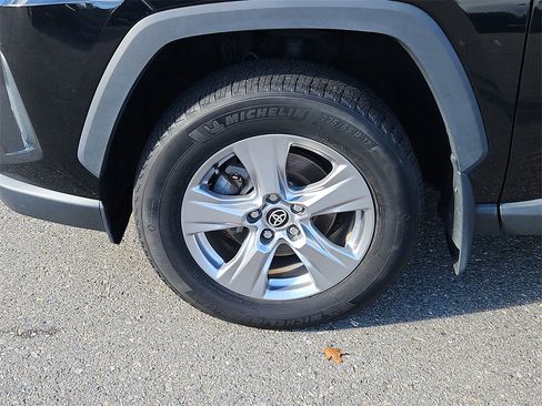 Used 2022 Toyota RAV4 XLE image 7