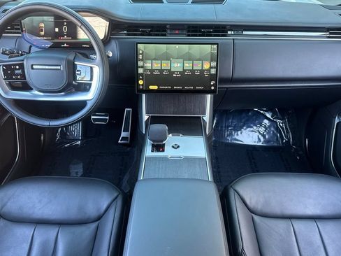 Used 2025 Land Rover Range Rover SE AWD/4WD image 12