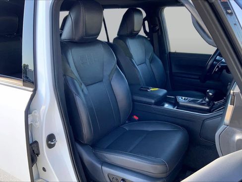 Used 2024 Lexus GX 550 AWD/4WD image 9