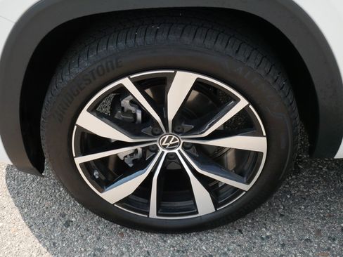 Used 2025 Volkswagen Atlas SEL Premium R-Line AWD/4WD image 15