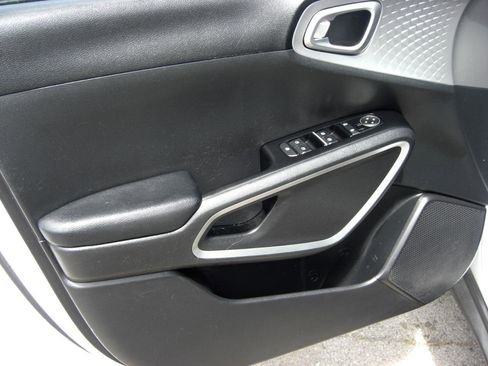 Used 2020 Kia Soul LX FWD image 19