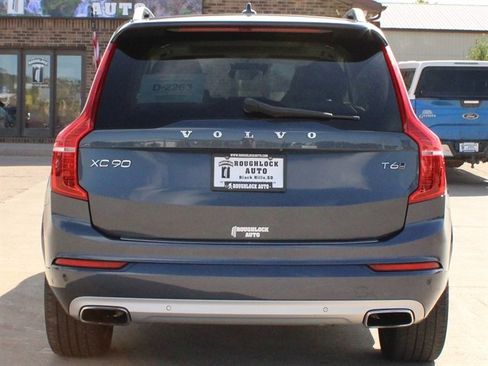 Used 2018 Volvo XC90 T6 Momentum w/ Momentum Plus Package AWD/4WD image 5