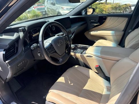 Used 2022 Lexus LS 500 w/ Interior Upgrade Package RWD image 9