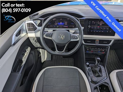 Certified 2025 Volkswagen Taos SE image 16