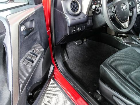 Used 2013 Toyota RAV4 XLE image 7