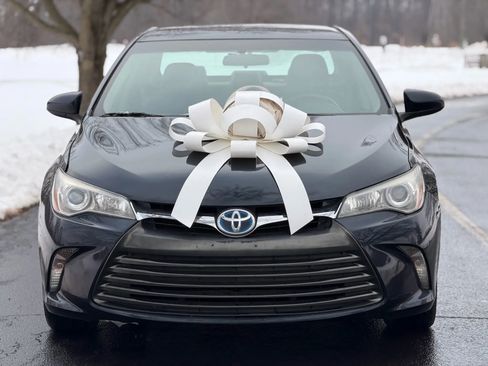 Used 2017 Toyota Camry SE image 2