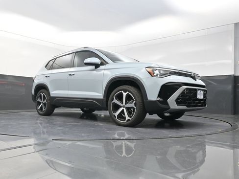 New 2026 Volkswagen Taos SEL image 20