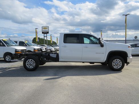 Used 2025 Chevrolet Silverado 2500 LT w/ Convenience Package image 16
