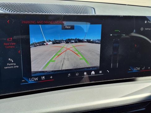 Used 2025 BMW 230i Coupe w/ Premium Package image 5