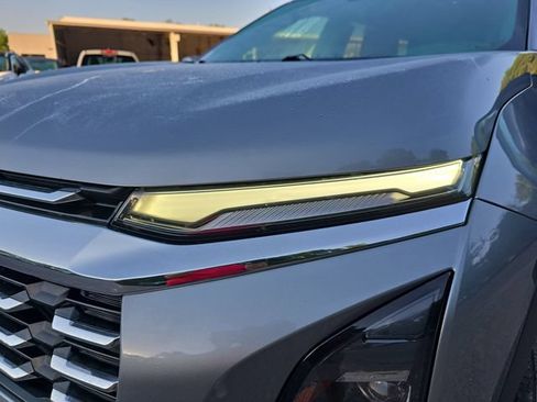 Used 2025 Chevrolet Equinox LT FWD image 34