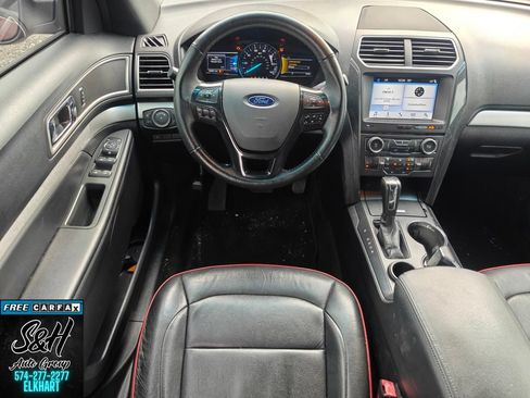 Used 2017 Ford Explorer XLT w/ Equipment Group 201A FWD image 4