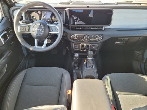 Used 2025 Jeep Wrangler Unlimited Sahara AWD/4WD image 12