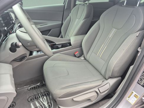 Used 2025 Hyundai Elantra Hybrid w/ Cargo Package FWD image 17