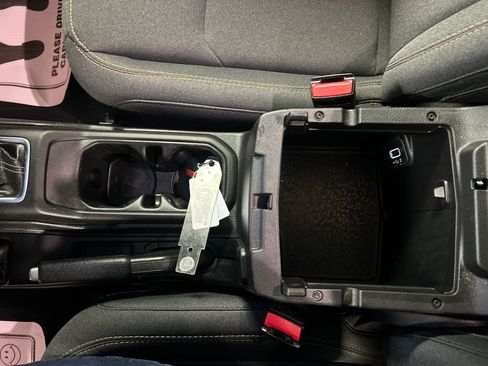 Used 2024 Jeep Gladiator Willys image 21