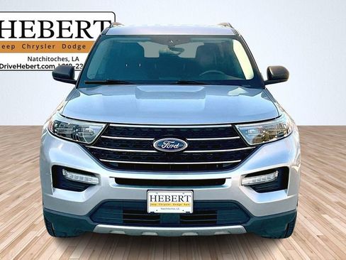 Used 2020 Ford Explorer XLT w/ Equipment Group 202A image 3