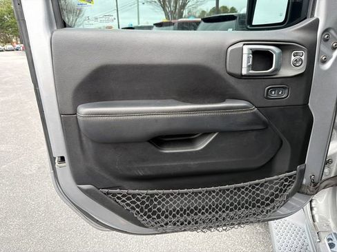 Used 2020 Jeep Wrangler Unlimited Sahara image 10