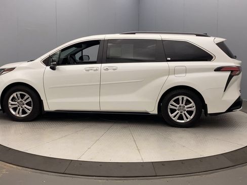 Used 2023 Toyota Sienna LE AWD/4WD image 2