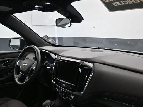 Used 2023 Chevrolet Traverse LT image 12
