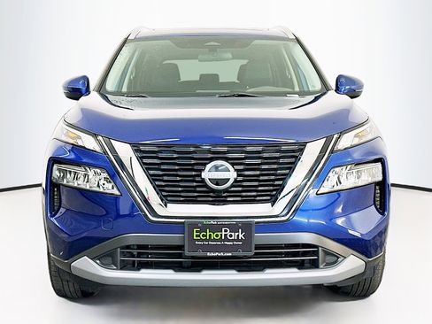 Used 2023 Nissan Rogue SV w/ SV Premium Package image 2
