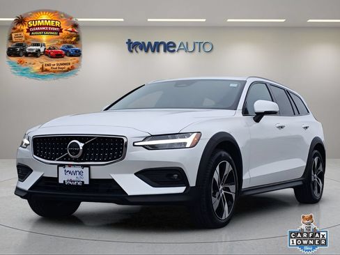 Used 2025 Volvo V60 B5 Cross Country Plus AWD/4WD image 1