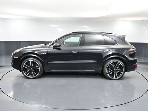 Used 2022 Porsche Cayenne Turbo S w/ Assistance Package image 11