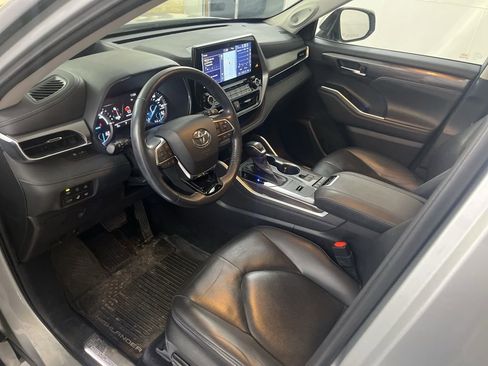 Used 2020 Toyota Highlander Platinum image 24