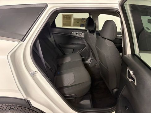 Used 2025 Kia Sportage LX image 32
