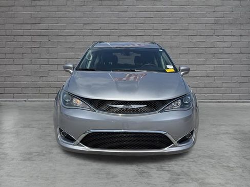 Used 2020 Chrysler Pacifica Touring-L FWD image 24