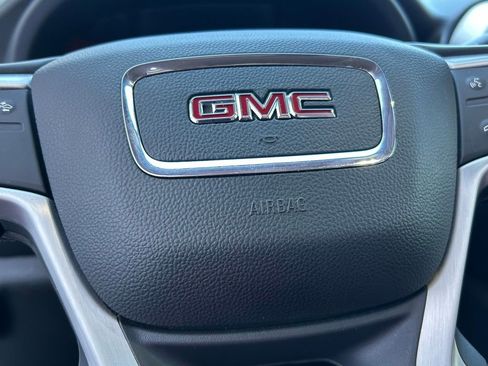 Used 2023 GMC Acadia SLT image 21