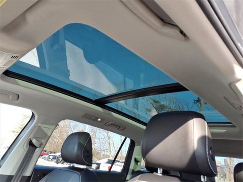 Used 2022 Volkswagen Tiguan SE image 11