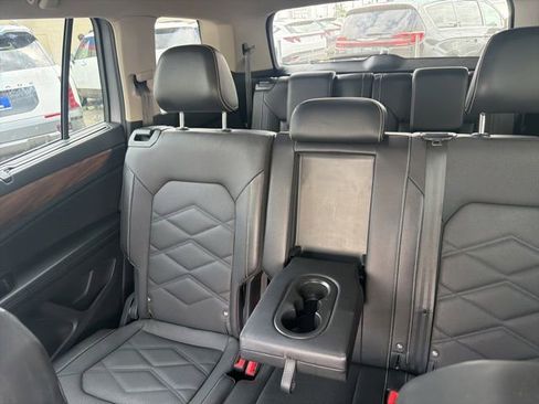 Used 2024 Volkswagen Atlas SE AWD/4WD image 8