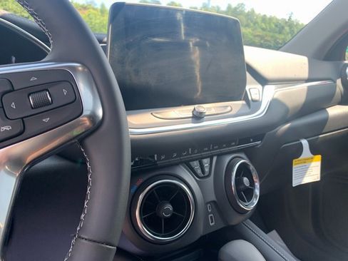 Used 2025 Chevrolet Blazer LT w/ Sound & Technology Package image 8