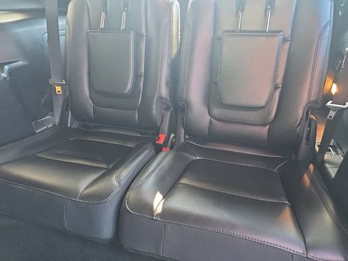 Used 2017 Ford Explorer XLT w/ Equipment Group 202A AWD/4WD image 19
