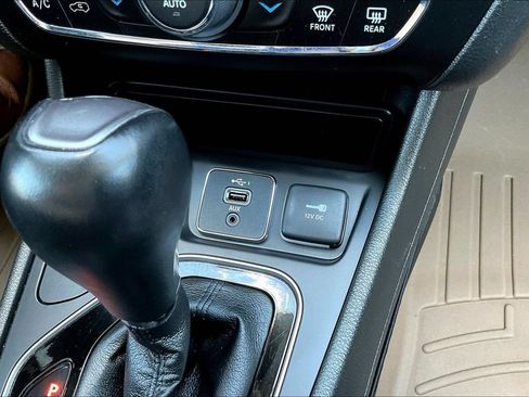 Used 2023 Jeep Cherokee Altitude Lux w/ Lux Elite Package AWD/4WD image 16