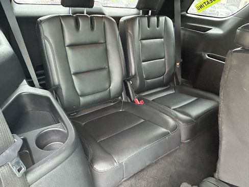 Used 2016 Ford Explorer XLT w/ Equipment Group 202A AWD/4WD image 13