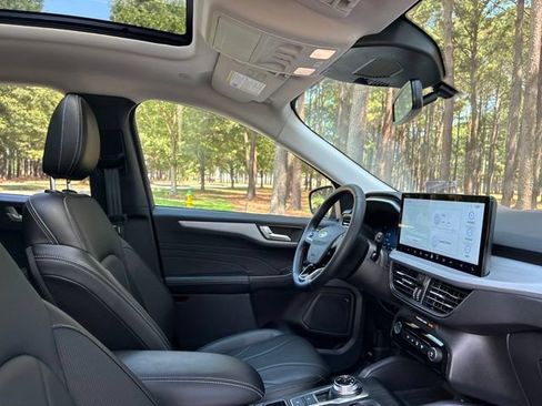 Used 2025 Ford Escape SE w/ PHEV Premium Package FWD image 22