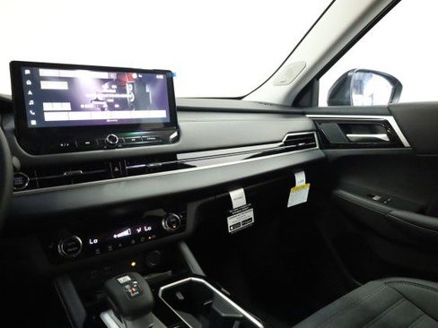 New 2025 Mitsubishi Outlander SE image 12