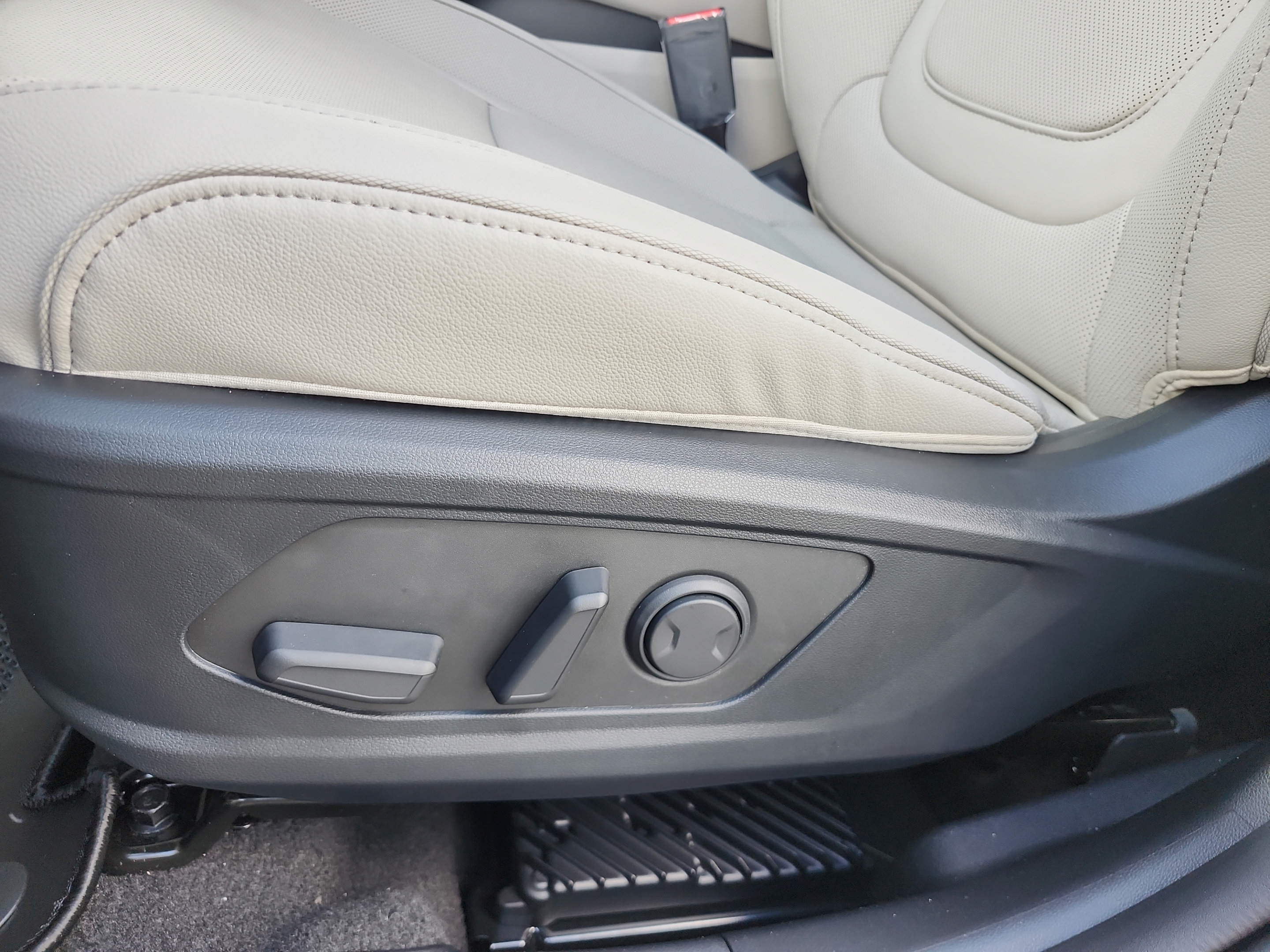 New 2026 Hyundai Tucson Limited AWD/4WD image 14