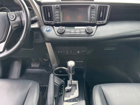 Used 2018 Toyota RAV4 Limited image 11