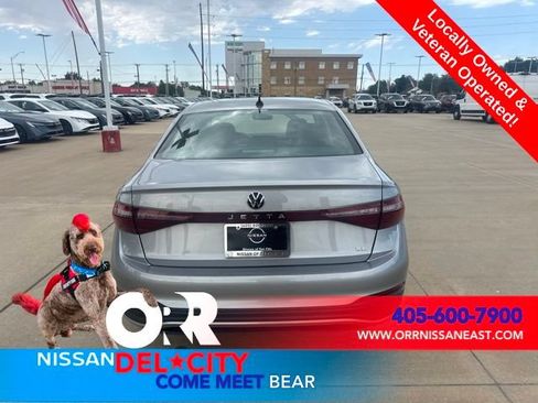 Used 2025 Volkswagen Jetta SE FWD image 4