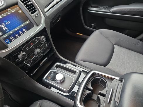 Used 2023 Chrysler 300 Touring w/ Sport Appearance Package image 22